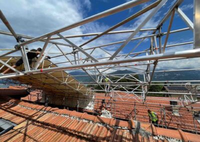 Ponteggi Como by Ponteggi Lario - coperture edili- Menaggio - Como - edificio residenziale